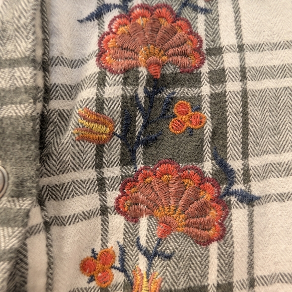 Knox Rose Black and White Plaid Shirt - Picture 6 of 10